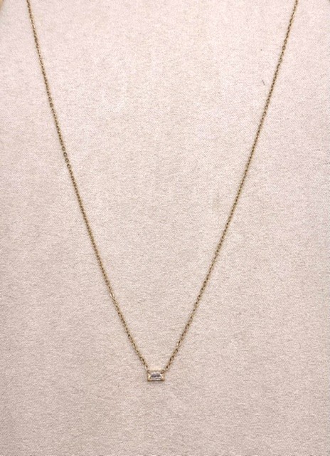 Collier Laura